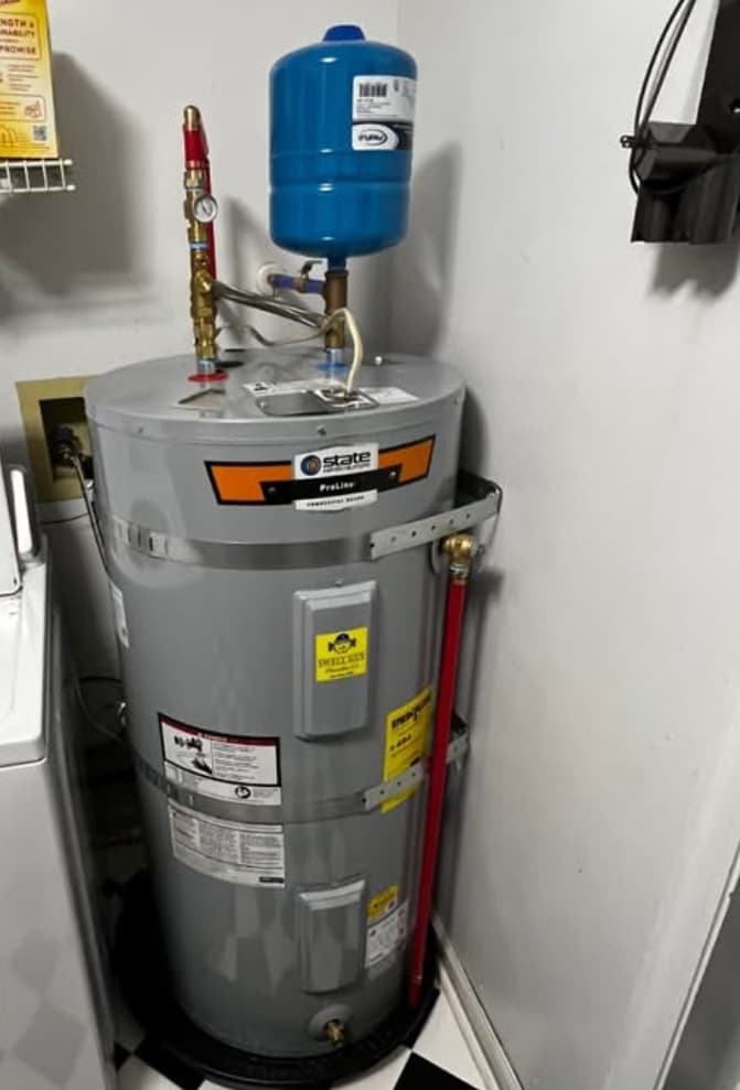Electric tank water heater with thermal expansion tank